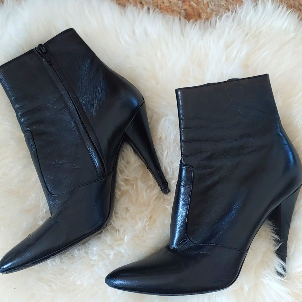 Saint Laurent 90's Leather Bootie